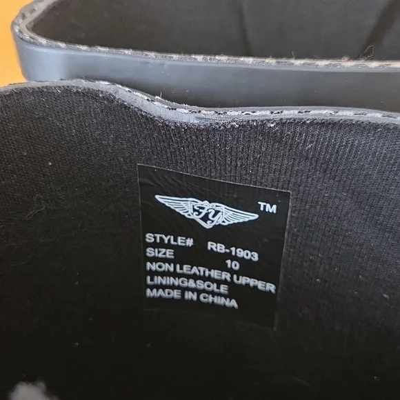 Stylish Forever Young Black and White Women's Boots Sz 10 - Picture 3 of 4